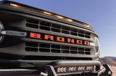Дефлектор капоту клеючий Aeroskin зі світлодіодною стрічкою чорний матовий Ford Bronco 2021 - 2023 AVS 753183 753183 фото