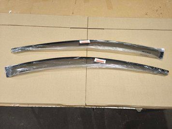Дефлектори вікон передні Nissan Micra 2010 - 2013 5D Nissan KE800-1H010 KE800-1H010 фото