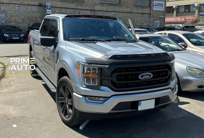 Дефлектор капоту клеючий з повторювачем поворотників Ford F-150 2021 - 2025 Husky Liners 2820196 2820196 фото