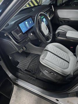 Коврики автомобильные 3D Лайнеры передние Rivian R1T 2022 - 2024 черный WeatherTech 4417341 4417341. фото
