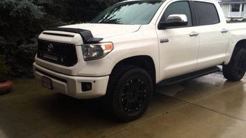 Дефлектор капоту Bugflector темно-димчастий Toyota Sequoia 2008 - 2022 AVS 23354 23354 фото
