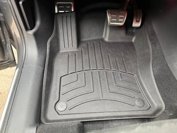 Килими автомобільні 3D лайнери High Performance передні Volkswagen Tiguan 2018 - 2024 чорний WeatherTech 449891IM 449891IM фото