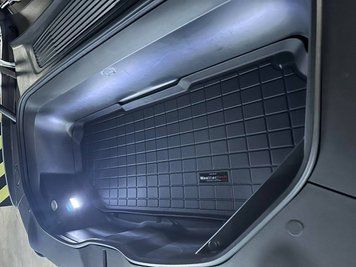 Коврик в багажник Rivian R1T 2022 - 2024 черный WeatherTech 401539 401539. фото