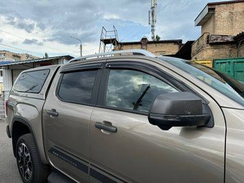 Дефлекторы окон передние+задние к-т 4шт темные Volkswagen Amarok 2023 + EGR 92431042B 92431042B. фото