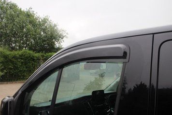 Дефлектори вікон передні к-т 2шт темні Volkswagen T7 2025 + EGR 92231043B 92231043B фото